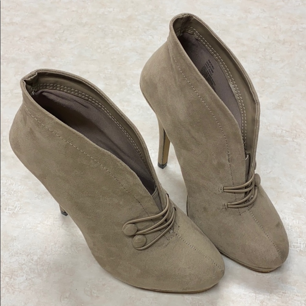 Apt 9 Suede Tan Heels 8.5